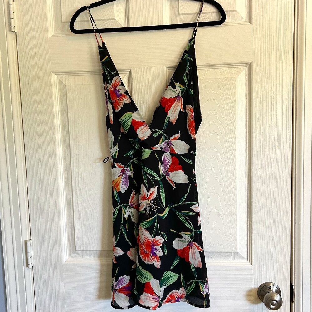 Lush Black Floral V-Neck Mini Dress w/ Belt Loops (No Belt) – Size S